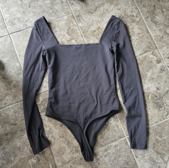 Aritzia Babaton Contour Square Neck Bodysuit Black Long Sleeve Thong S - Picture 7 of 10